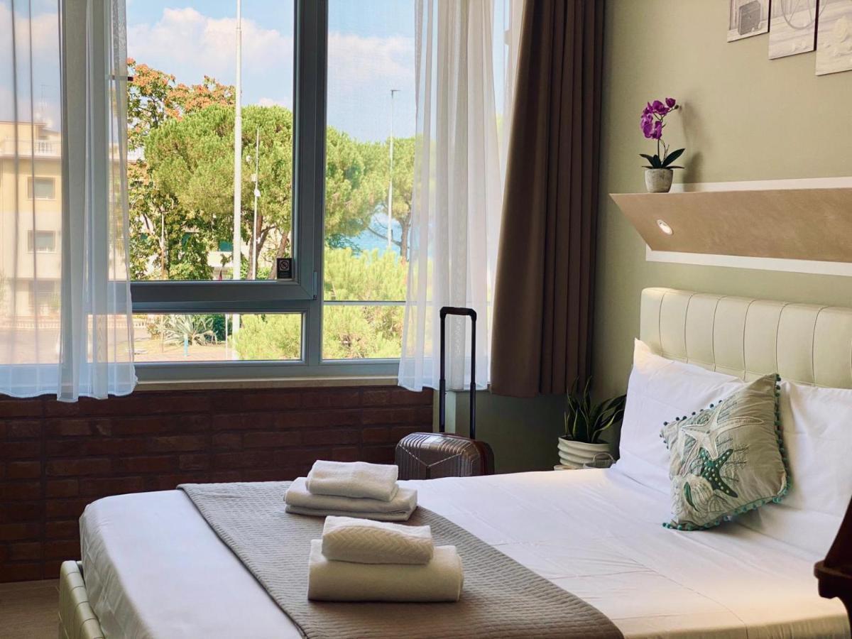 Atico Hotel Дезенцано-дель-Гарда Экстерьер фото