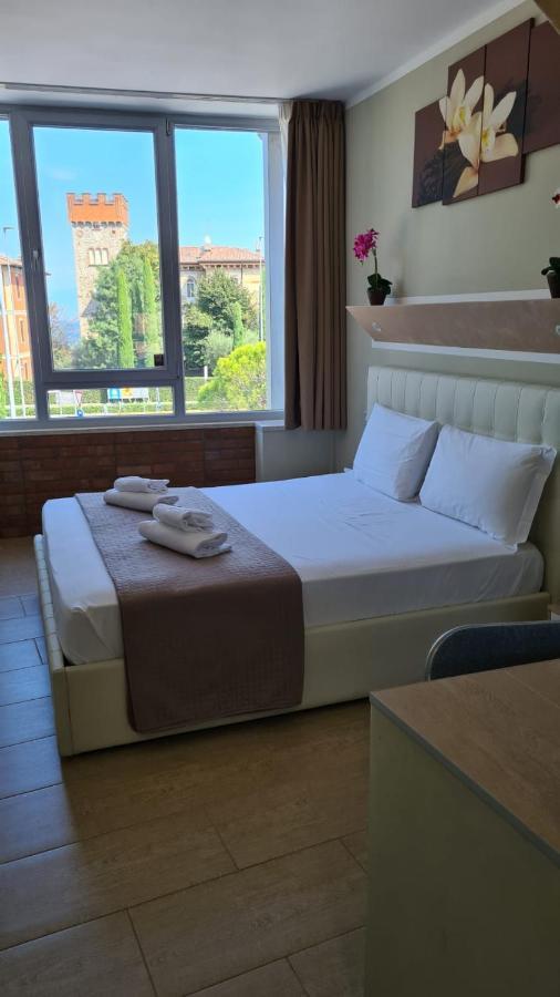 Atico Hotel Дезенцано-дель-Гарда Экстерьер фото